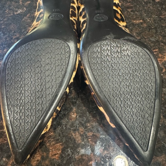 MICHAEL KORS LEOPARD PRINT CALF HAIR CLASSIC PUMPS! Size 10 - Picture 7 of 17